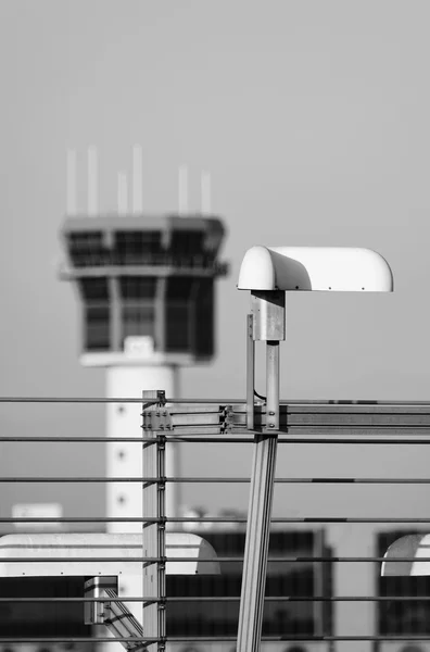 Flugsensoren und Flugkontrollturm — Stockfoto