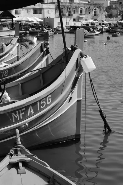 Barcos de pesca de madeira no porto — Fotografia de Stock