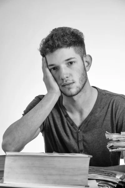 Estudante estressado por lição de casa escolar — Fotografia de Stock