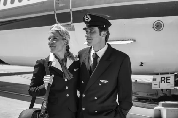 Flight assistants near an airplane — Stock Photo, Image