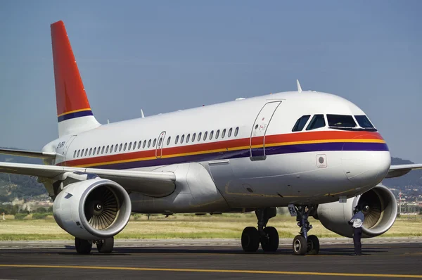 Avión en la pista —  Fotos de Stock