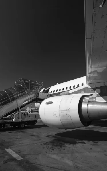 Avión en la pista — Foto de Stock