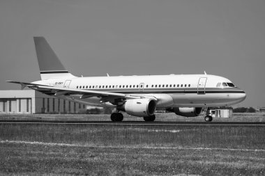 Uçak piste haddeleme