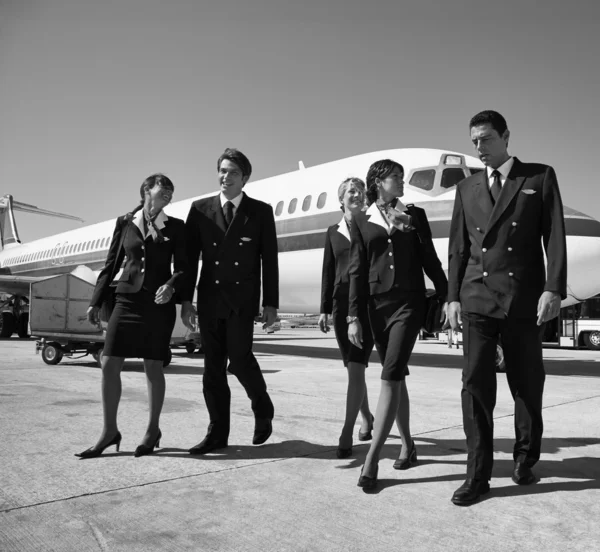 Flight assistants near an airplane — Stock Photo, Image