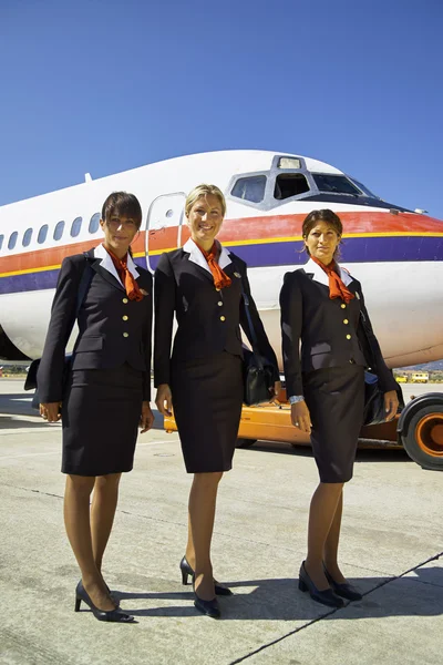 Flight assistants near an airplane — Stock Photo, Image