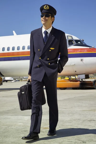 Mannelijke vlucht assistent — Stockfoto