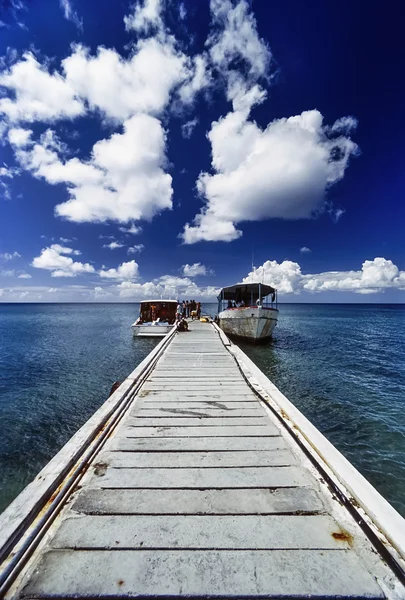 Barcos de mergulho atracados — Fotografia de Stock