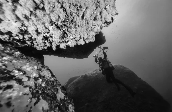 Fotógrafo subaquático no Mar Mediterrâneo — Fotografia de Stock