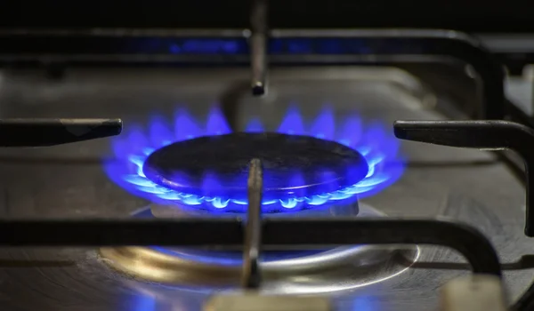 Kitchen burning gas cooker