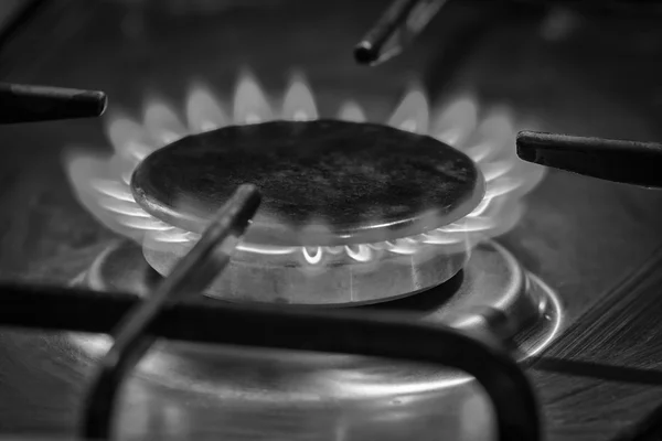 Kitchen burning gas cooker