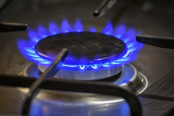 Keuken brandende gasfornuis — Stockfoto