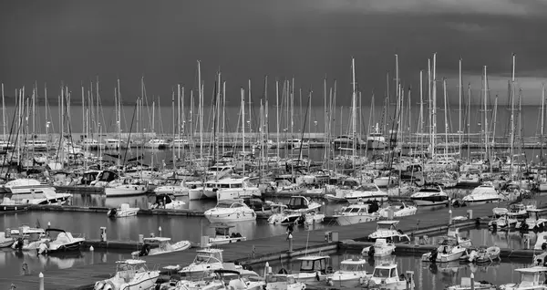 View of luxury yachts in the marina — Stock Photo, Image