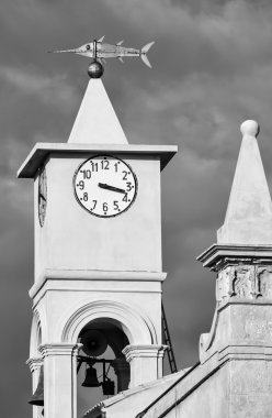 Kilisenin çan kulesi