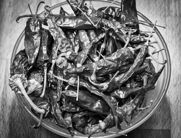 Piments siciliens secs dans un bol — Photo