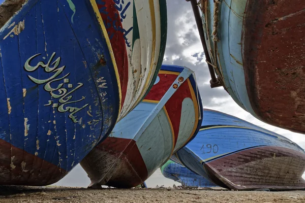 Old wooden fishing boats ashore — Stock Photo, Image