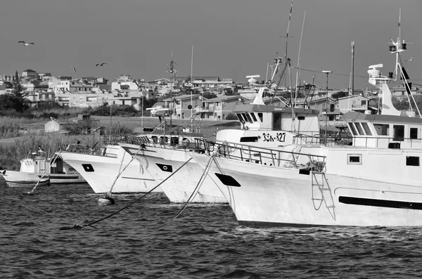 Wooden fishing boats in the port — Stock Photo, Image