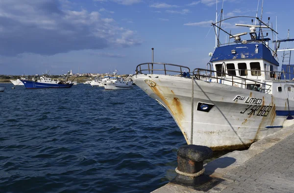 Barcos pesqueros de madera en el puerto — Foto de Stock