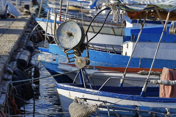 Wooden fishing boats in the port — Stock Photo, Image