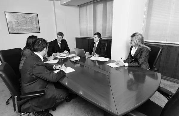 Reunión de negocios en la oficina — Foto de Stock