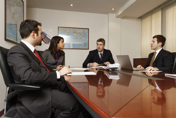 Reunión de negocios en la oficina — Foto de Stock