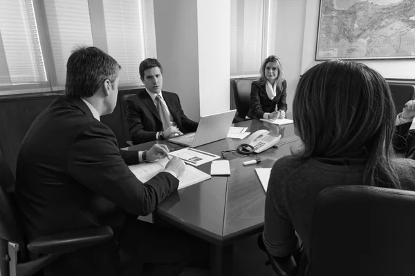 Reunión de negocios en la oficina —  Fotos de Stock