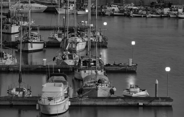 Luxury yachts in the marina — Stock Photo, Image