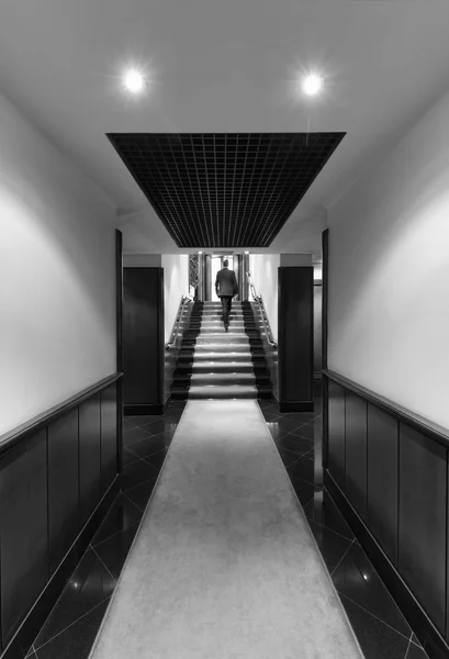 Businessman walking in a corporate building corridor — Stock Photo, Image