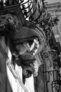 Barok Saray'nın orijinal balkonda