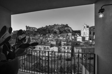 Kasaba ve S. Maria La Nova neoklasik Kilisesi İtalya