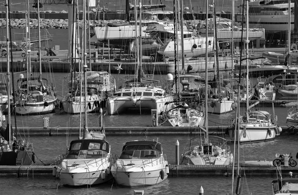 Luxury yachts in the marina — Stock Photo, Image