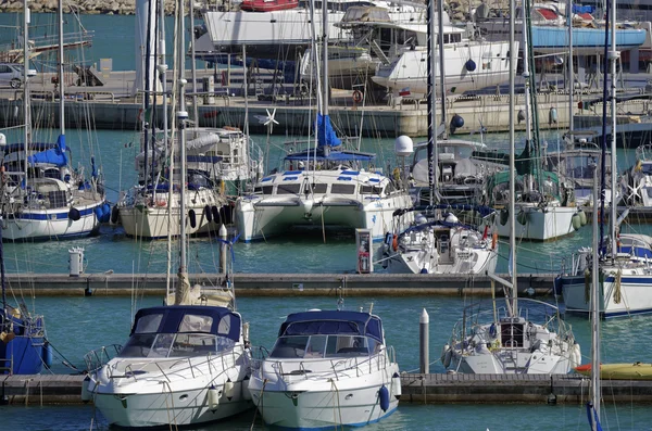 Luxury yachts in the marina — Stock Photo, Image