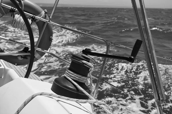 Cruising på en segelbåt — Stockfoto
