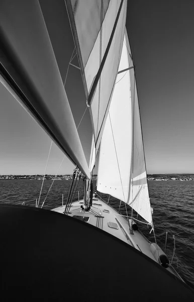 Cruising op een zeilschip — Stockfoto