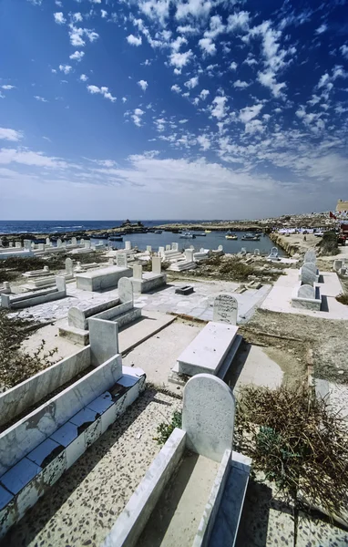 Porto e cimitero musulmano — Foto Stock