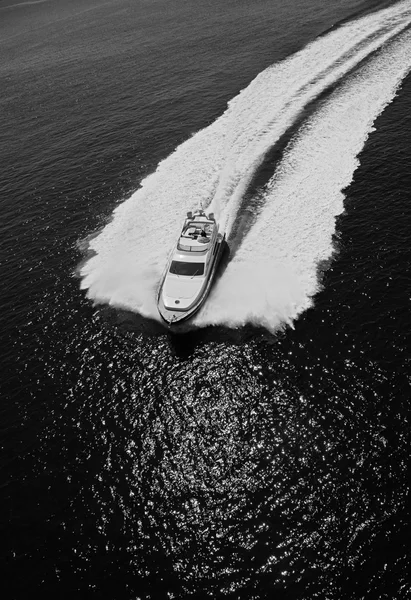 Luxusjacht im Meer — Stockfoto