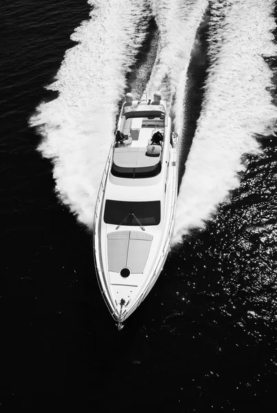 Luxusjacht im Meer — Stockfoto