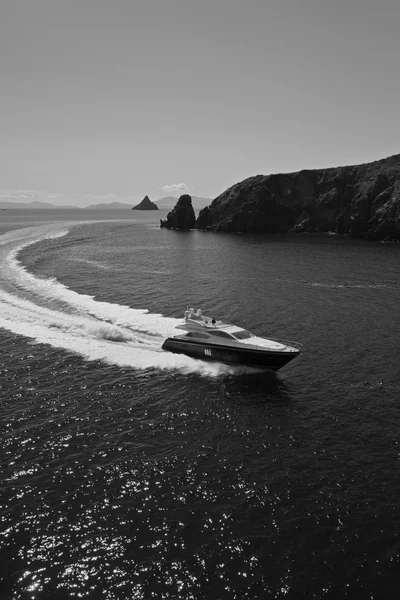 Yacht di lusso nel mare — Foto Stock