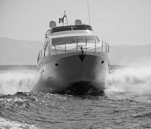 Luxury yacht in the sea — Stock Photo, Image