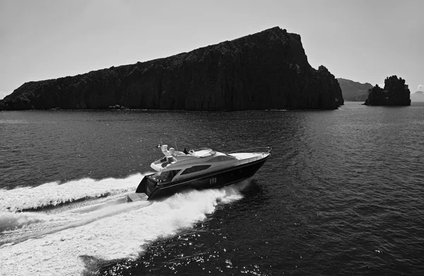 Luxusjacht im Meer — Stockfoto