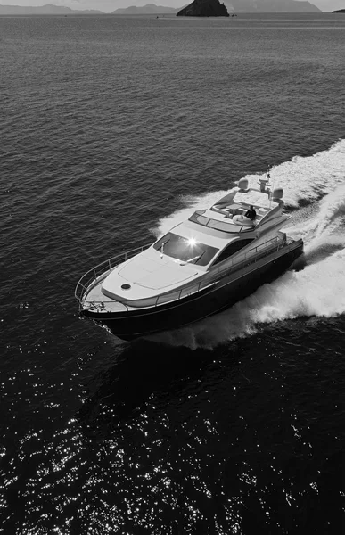 Luxury yacht in the sea — Stock Photo, Image