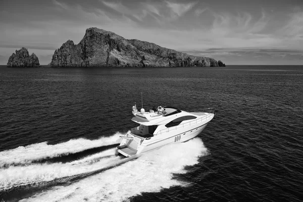 Luxusjacht im Meer — Stockfoto
