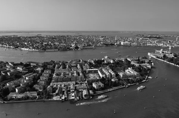 Luftaufnahme der Stadt und der Lagune von Venedig — Stockfoto