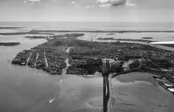 Luchtfoto van Venetië en de Venetiaanse lagune — Stockfoto