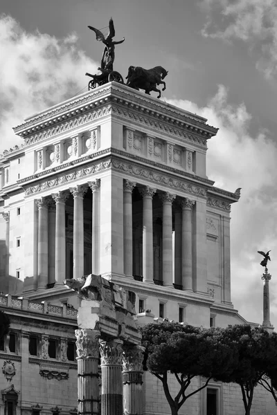 Викторианский дворец в Риме — стоковое фото