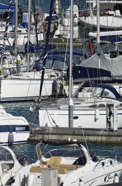 Luxury yachts in the marina — Stock Photo, Image