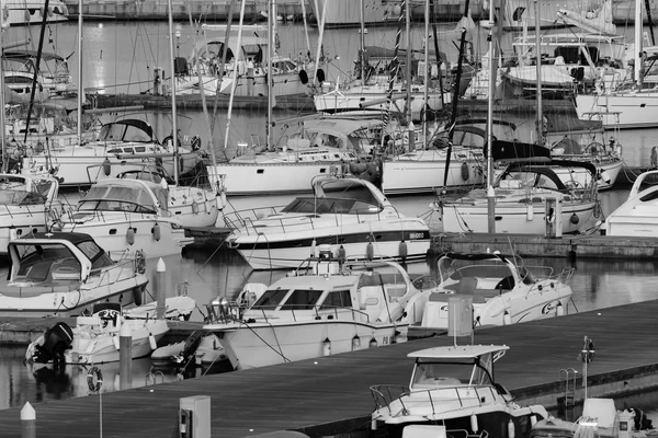 Luxury yachts in the marina — Stock Photo, Image