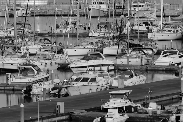 Luxury yachts in the marina — Stock Photo, Image