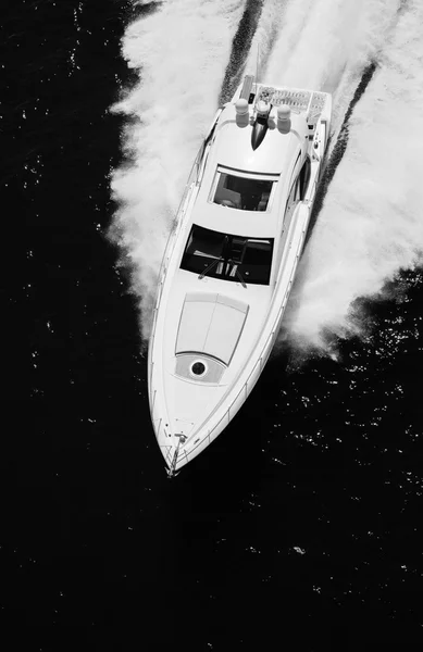 蒂尔雷尼亚海的豪华游艇 — 图库照片