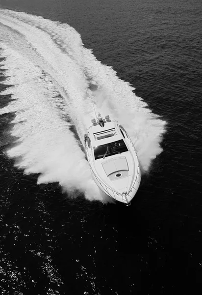 Luxury yacht in Tirrenian sea — Stock Photo, Image