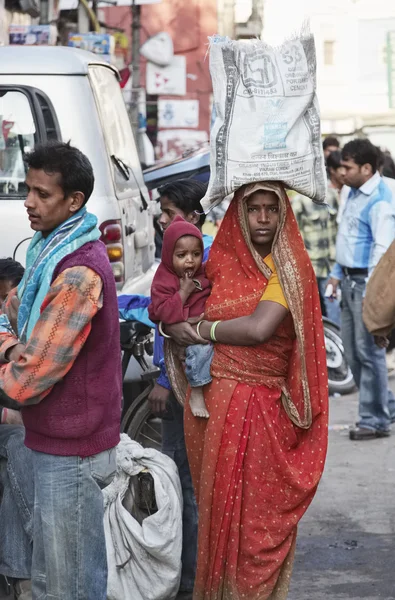 Indian woman at the Uttar Pradesh market — Stock Photo, Image